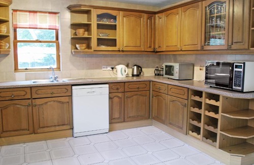 Swarkestone House | Pet-Friendly Hill House with Family Amenities Await You
