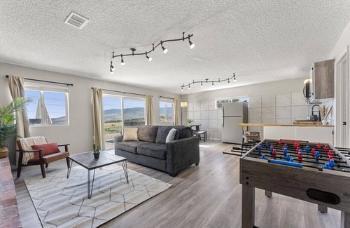 Northeast Reno House | Unmatched Hill House with Hot Tub, BBQ & Downtown Access