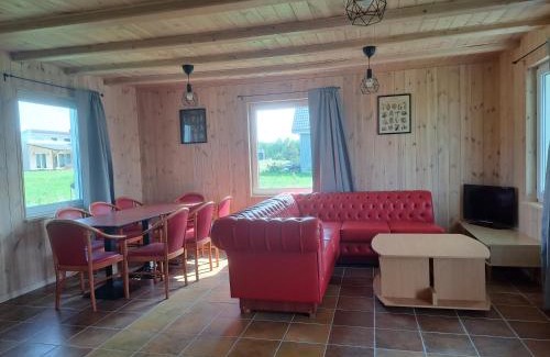 Inturkes seniunija Villa | Inviting Hill House: Pet-Friendly Retreat with Hot Tub