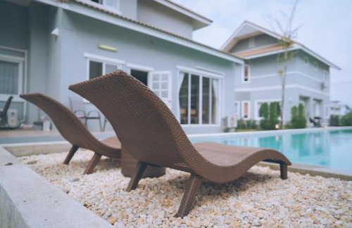 Hang Dong House | Relaxing Retreat at Hill Lake Villa - Family-Friendly Escape