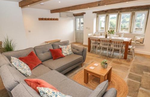 Hepworth House | Hill Top Cottage