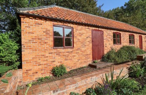 Leadenham House | Enchanting Hill Top Cottage - 4-Star Family Retreat