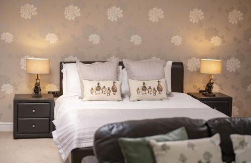 Worton House | Hill Top Farm 22: Family and Pet-Friendly Retreat