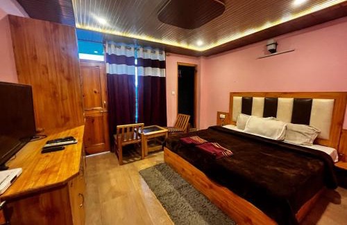Budaun Hotel | Hill Top Heaven