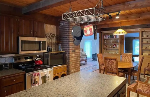 Northfield Cabin | Secluded Hilltop Retreat with Natural Beauty and Amenities