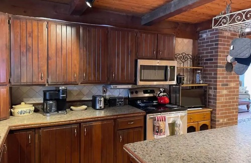 Northfield Cabin | Secluded Hilltop Retreat with Natural Beauty and Amenities