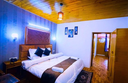 New Manali Apartment | Top-Rated Hill-Top Home Stay with Breakfast & Hot Tub