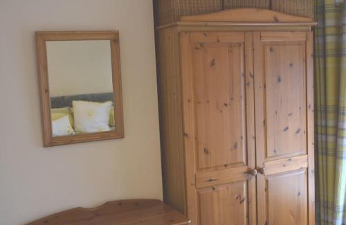 Bala House | Hill View Cottage: Pet-Friendly Retreat with 9.1/10 Rating