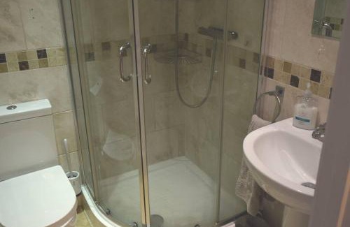 Bala House | Hill View Cottage: Pet-Friendly Retreat with 9.1/10 Rating