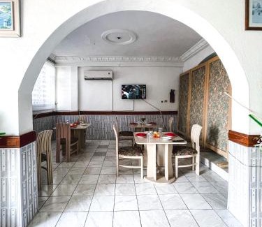 Mallam Hotel | Relax at Hill View Hotel McCarthy Hills with Pool & Oceanfront