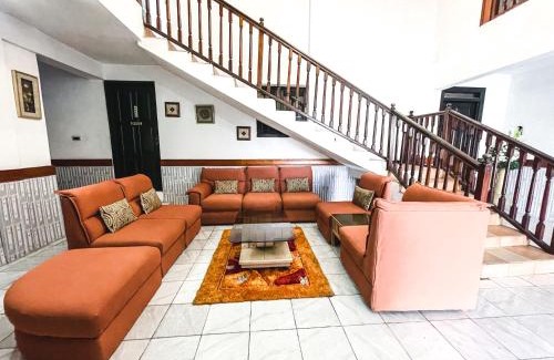 Mallam Hotel | Relax at Hill View Hotel McCarthy Hills with Pool & Oceanfront