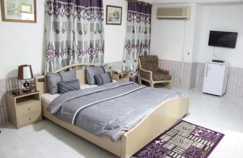 Mallam Hotel | Relax at Hill View Hotel McCarthy Hills with Pool & Oceanfront