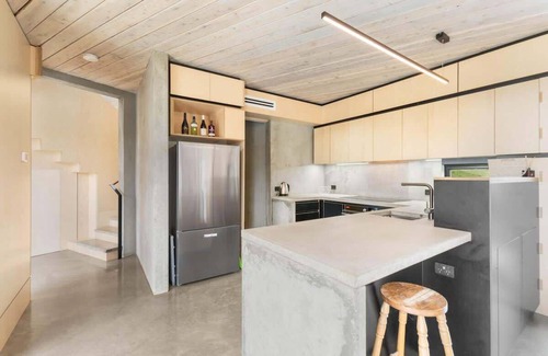 Wangaratta Forward House | Buffalo River Villa: Family-Friendly Retreat with Private Pool