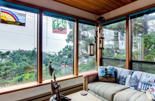 Newport House | Hill Villa: Family-Friendly Retreat with Pet Welcomes