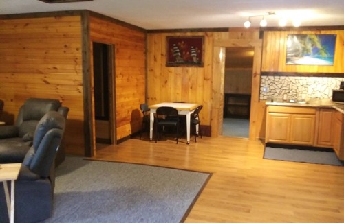 Benezette Cabin | Family-Friendly Hillbilly Hilton at Wilson's Paradise Lodging