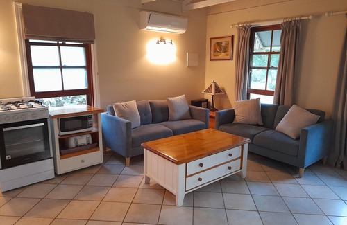 Broughton Vale Cottage | Idyllic Hillcrest Cottage @ Berry - Rated 9.8 with Pool & Spa