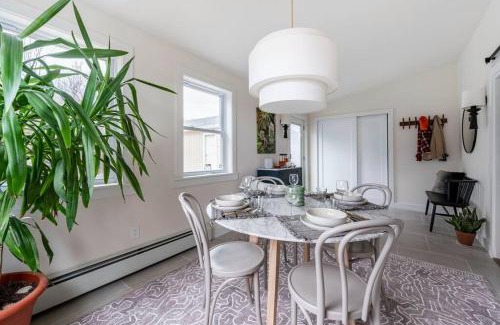 Fishs Eddy House | Hillcrest Cottage: Pet-Friendly Getaway with Hot Tub