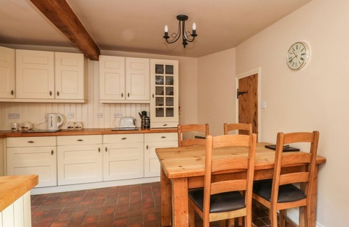 Longnor Cottage | Family-Friendly Hillcrest Cottage in Charming Longnor