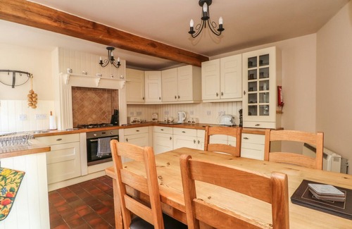 Longnor Cottage | Family-Friendly Hillcrest Cottage in Charming Longnor