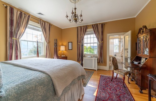 Clifton Forge Bed & Breakfast | Indulge at Hillcrest Mansion Inn: Top-Rated with Pool & Spa