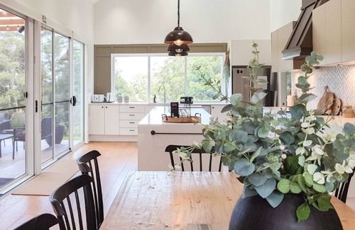 Broughton Vale House | Hillgate: Award-Winning Berry Country Estate with Pool