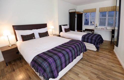 Stirling House | Inviting Hillhead Farm Lets: Family-Friendly with Pool
