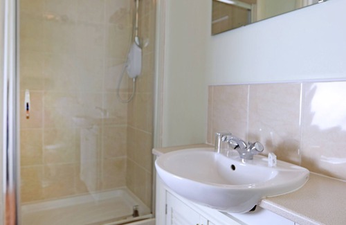 Stirling House | Inviting Hillhead Farm Lets: Family-Friendly with Pool