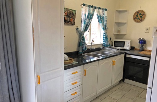 Greater Johannesburg Metropolitan Area Apartment | Exceptional Hills and Dales Accommodation with Spa & Pool