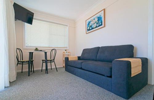 Nundle Hotel | Discover Hills of Gold Motel: Family-Friendly with Breakfast