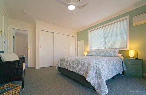 Nundle Hotel | Discover Hills of Gold Motel: Family-Friendly with Breakfast
