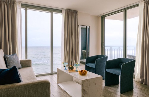 Hillsboro Beach Hotel | Explore The Hillsboro powered by Sonder with Pool & Spa