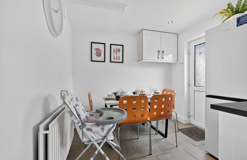 Hillsborough House | Hillsborough House with Garden & Family-Friendly Amenities