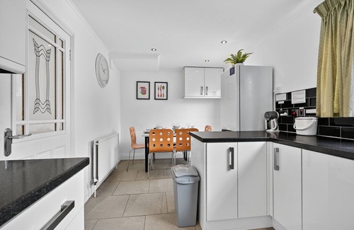 Hillsborough House | Hillsborough House with Garden & Family-Friendly Amenities
