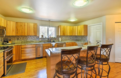 Mid-Hillside Apartment | Explore Hillside Anchorage Home Near Trails & Spa Amenities