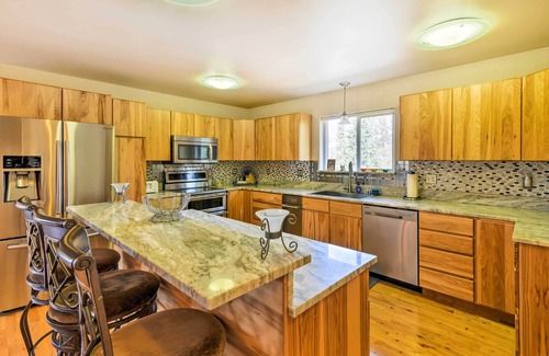 Mid-Hillside Apartment | Explore Hillside Anchorage Home Near Trails & Spa Amenities