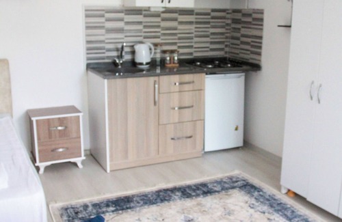 Kemer Mahallesi Apartment | Pet-Friendly Hillside Apart House with Oceanfront Views