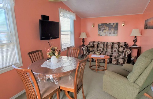 Twillingate Bed & Breakfast | Hillside B&B Cottage