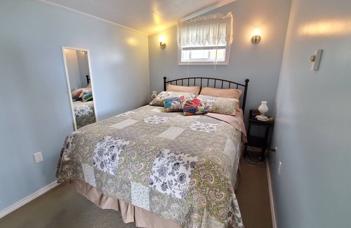 Twillingate Bed & Breakfast | Hillside B&B Cottage