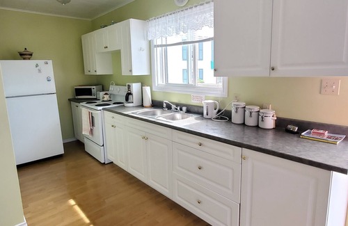 Twillingate Bed & Breakfast | Hillside B&B Cottage