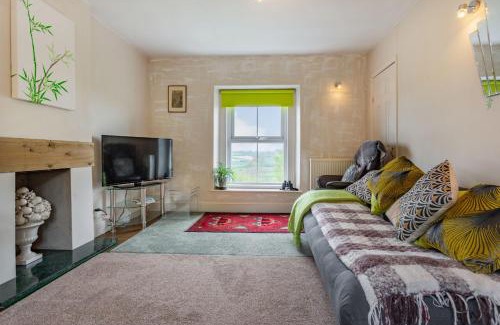 Peasedown Saint John Apartment | Discover Hillside Cottage: Pet-Friendly Retreat Rated 9.1