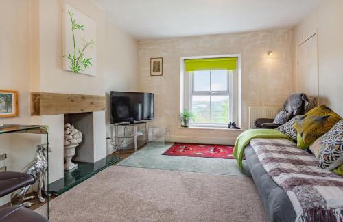 Peasedown Saint John Apartment | Discover Hillside Cottage: Pet-Friendly Retreat Rated 9.1