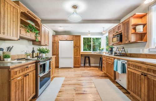 Port Angeles Cottage | Idyllic Hillside Cottage with Private Pond & Hot Tub