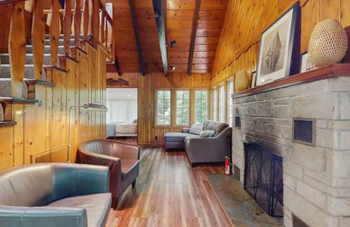 Michiana House | Relaxing Hillside Cottage with Hot Tub & Family-Friendly Vibe
