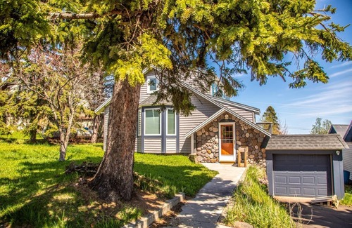 Grand Marais House | Scenic Hillside Harbor: Spectacular Lake Superior Views