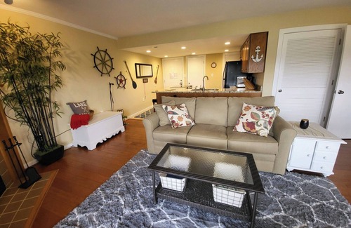 North Shore Condo | Guest Rated 10/10 - Cozy Condo at Smith Mountain Lake