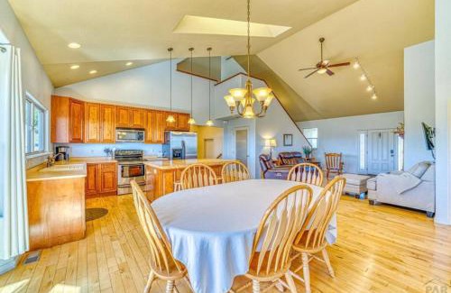 Colorado City House | Hillside Haven Hot Tub & Stunning Mountain View