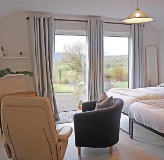 Omagh House | Idyllic Hillside Hideaway: Guest Rated 10/10, Family Friendly