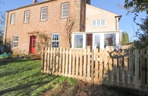 Wigton House | Hillside Hideaway: Pet-Friendly Retreat Near Nature