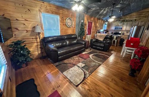 Longview House | Discover Hillside Hideaway: A 4-Star Retreat Awaits
