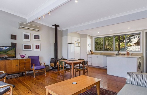 Pearl Beach House | Pet-Friendly Hillside Hideaway: Guest Rated 10/10!